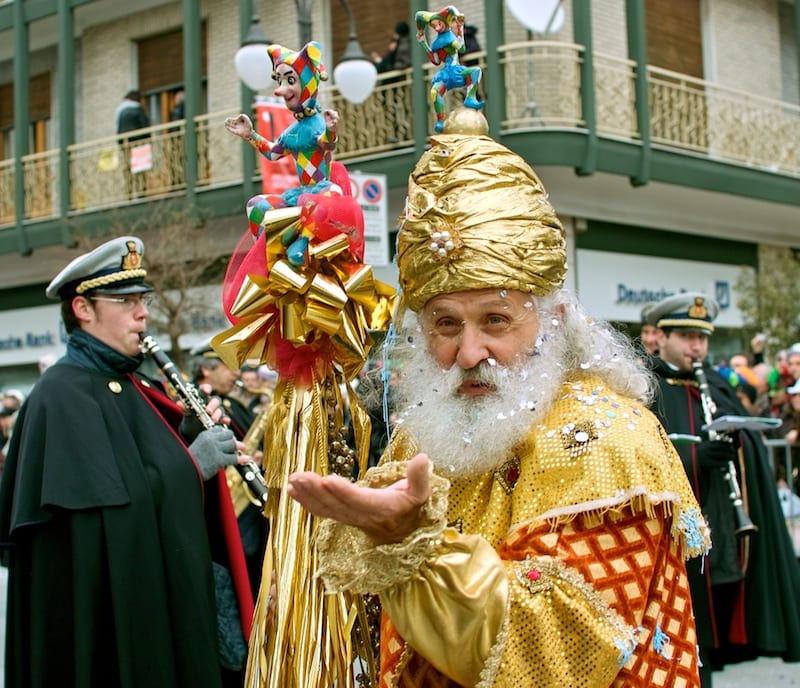 Everyone is a participant during Carnevale! Photo by Roberto (flickr)