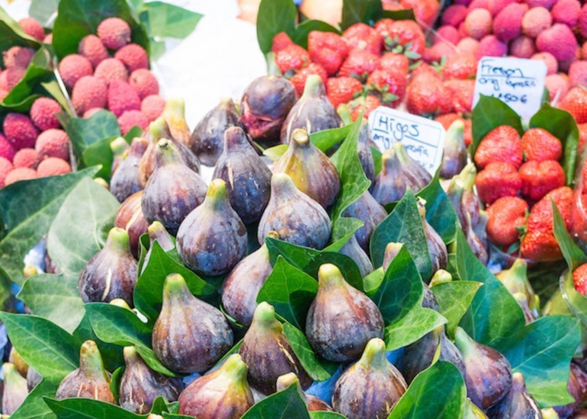 large batch of figs in a market