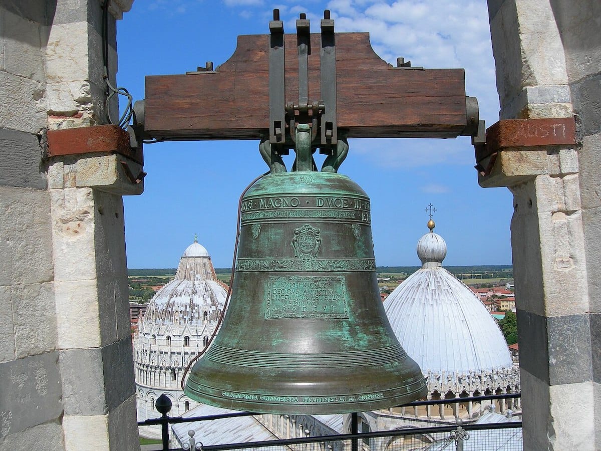 Leaning tower of Pisa bells