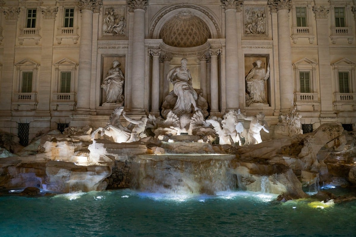 Fontana di Trevi at night