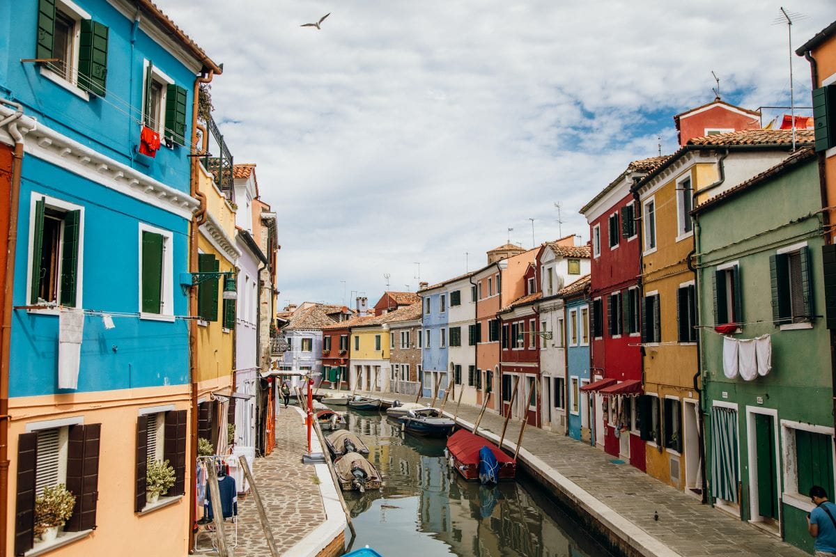 a small canal running through colorful houses